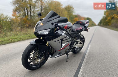 Спортбайк Honda CBR 600RR 2005 в  фото 2 Спортбайк Honda CBR 600RR 2005 в