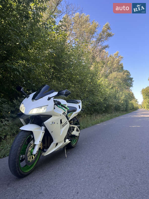 Спортбайк Honda CBR 600RR 2004 в Золочеві фото 10 Спортбайк Honda CBR 600RR 2004 в Золочеві
