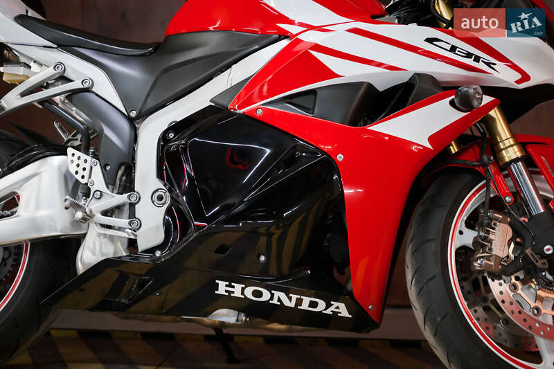 Спортбайк Honda CBR 600RR 2012 в Дніпрі