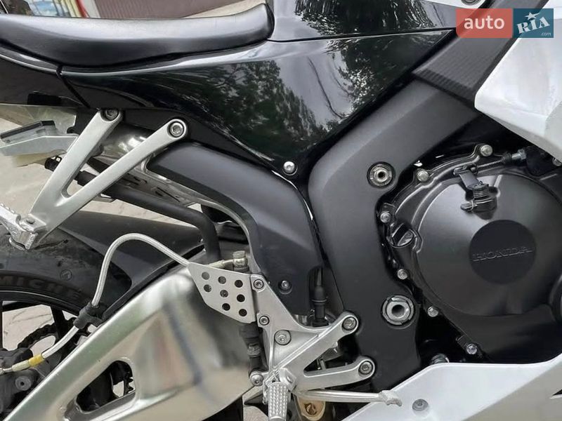 Спортбайк Honda CBR 600RR 2016 в Черновцах фото 6 Спортбайк Honda CBR 600RR 2016 в Черновцах
