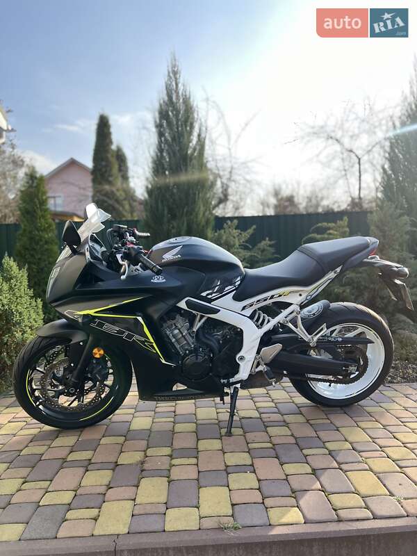 Мотоцикл Спорт-туризм Honda CBR 650F 2016 в 