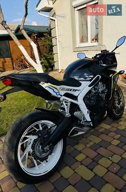 Мотоцикл Спорт-туризм Honda CBR 650F 2016 в 