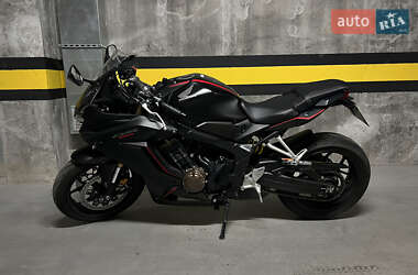 Мотоцикл Спорт-туризм Honda CBR 650R 2019 в 