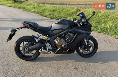 Спортбайк Honda CBR 650R 2019 в 