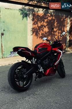 Спортбайк Honda CBR 650R 2022 в 
