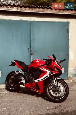 Спортбайк Honda CBR 650R 2022 в 