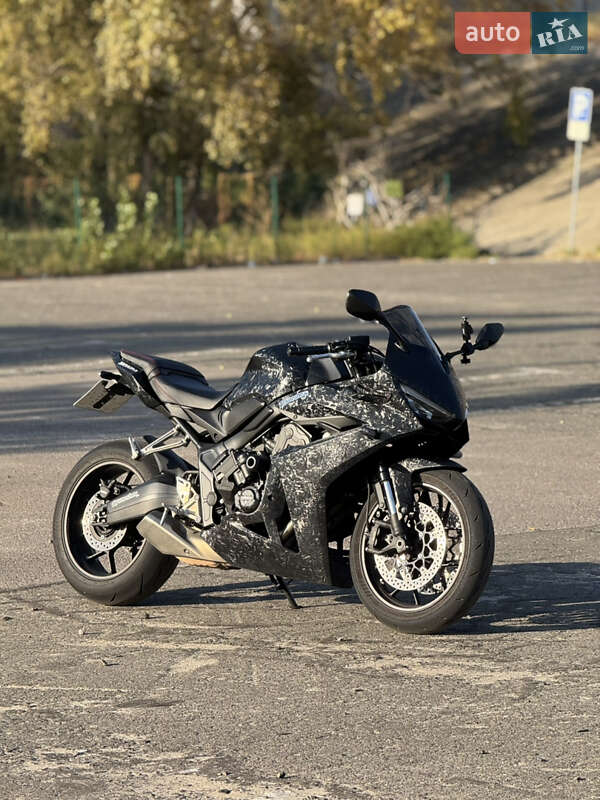 Honda CBR 650R 2024