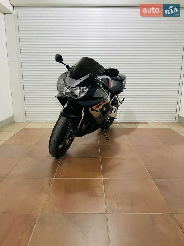 Спортбайк Honda CBR 929RR 2001 в Киеве