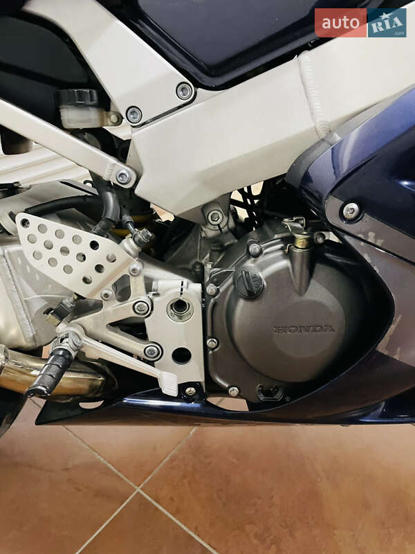 Спортбайк Honda CBR 929RR 2001 в Киеве