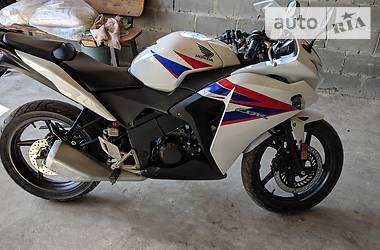 Мотоциклы Honda CBR 2012 в Чемеровцах