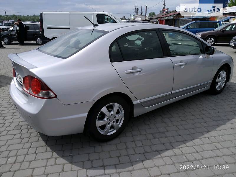 Седан Honda Civic 2007 в Черновцах