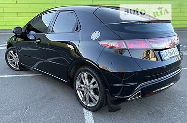 Хэтчбек Honda Civic 2010 в 