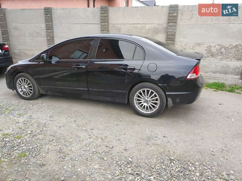 Седан Honda Civic 2007 в Остроге
