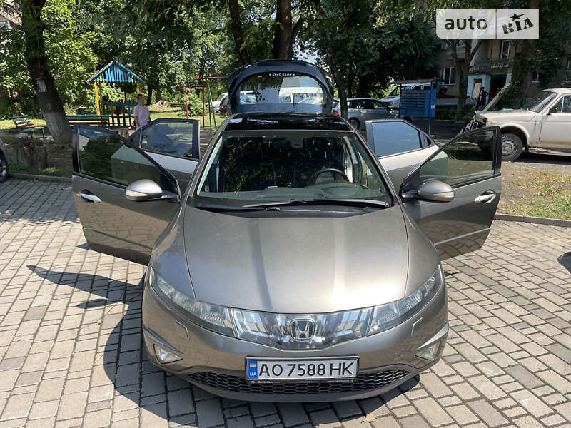 Хетчбек Honda Civic 2007 в Ужгороді