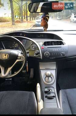 Хэтчбек Honda Civic 2006 в 