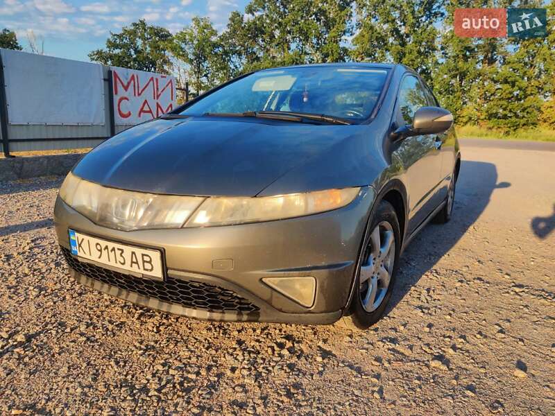 Хэтчбек Honda Civic 2006 в 