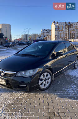 Седан Honda Civic 2009 в Гатне