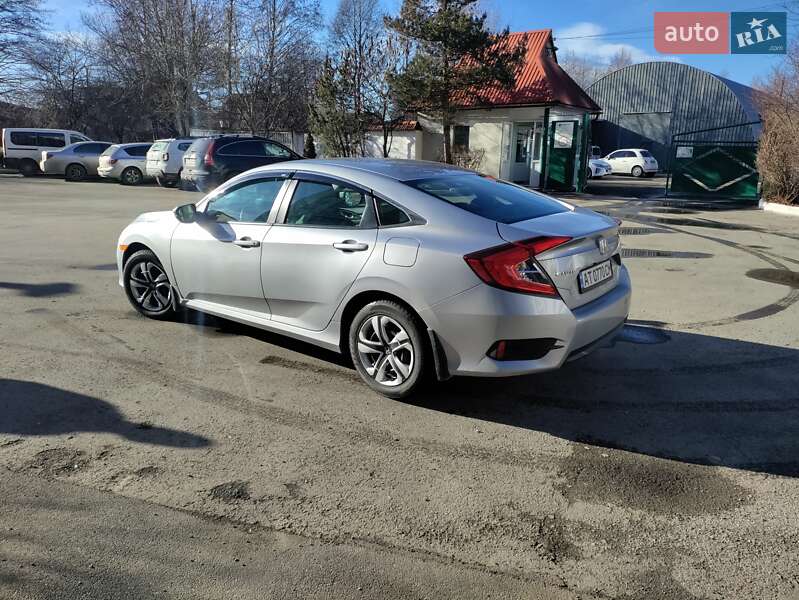 Седан Honda Civic 2017 в Тлумачі