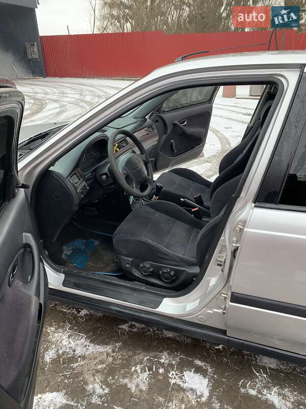 Ліфтбек Honda Civic 1999 в Бродах