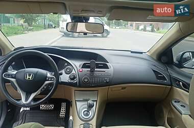Хэтчбек Honda Civic 2006 в Вишневом