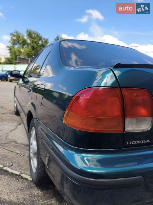Седан Honda Civic 1997 в Запоріжжі