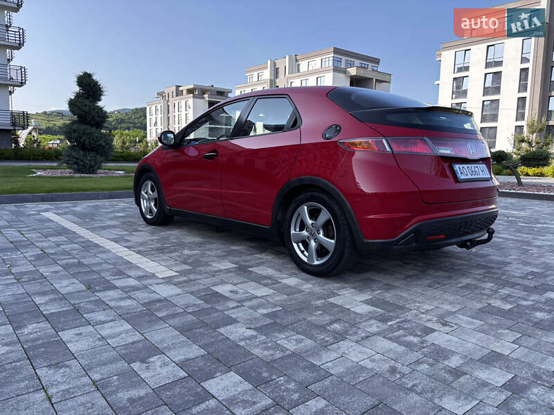 Хэтчбек Honda Civic 2006 в Мукачево