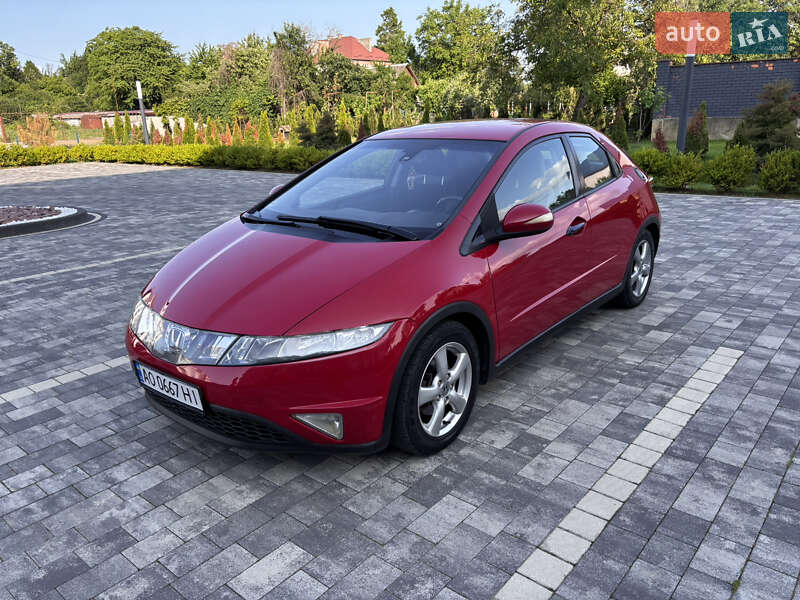 Хэтчбек Honda Civic 2006 в Мукачево