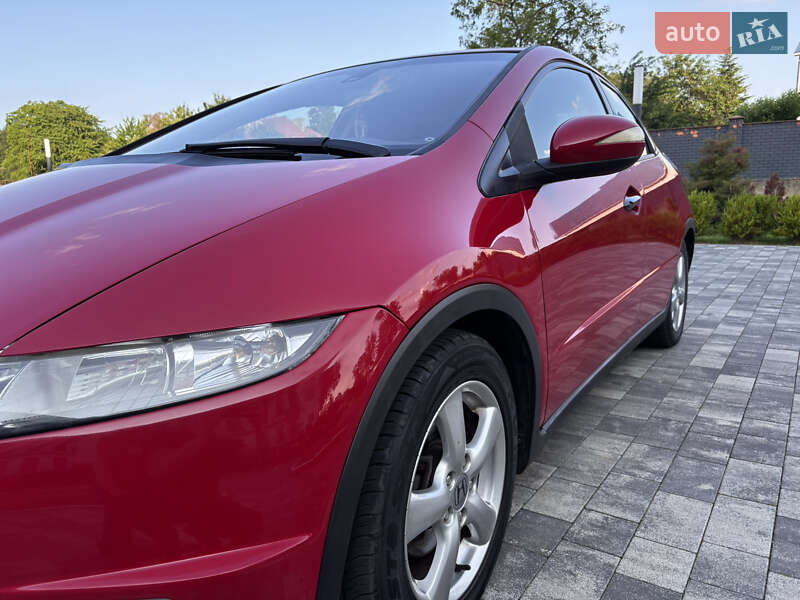 Хэтчбек Honda Civic 2006 в Мукачево