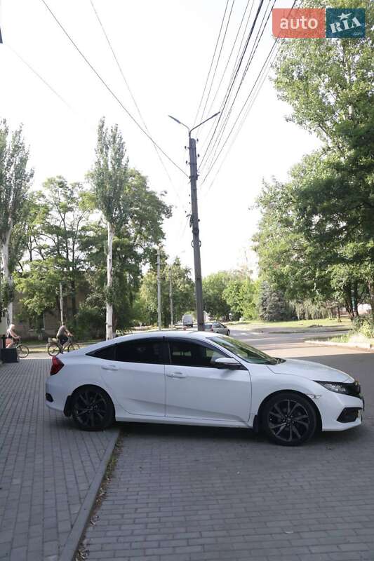 Седан Honda Civic 2019 в Славянске