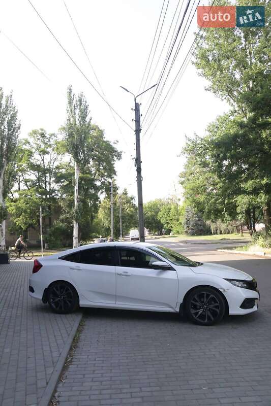 Седан Honda Civic 2019 в Славянске