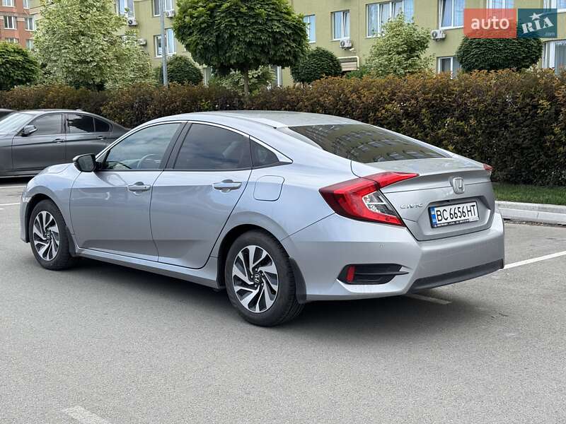 Седан Honda Civic 2018 в Киеве