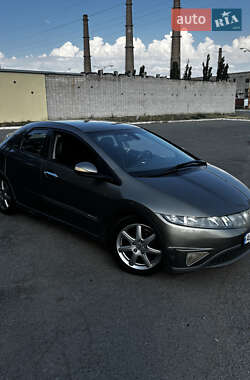 Хэтчбек Honda Civic 2006 в 