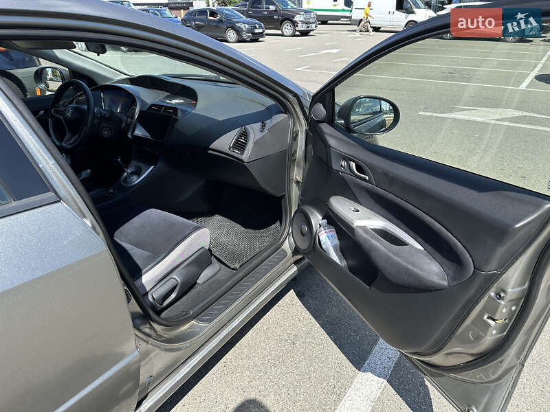 Хэтчбек Honda Civic 2006 в Киеве