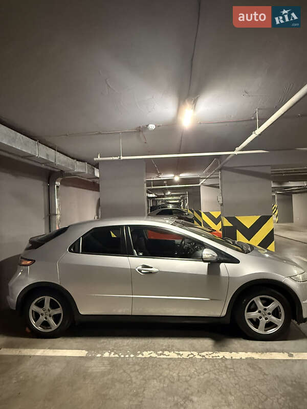 Хэтчбек Honda Civic 2006 в 