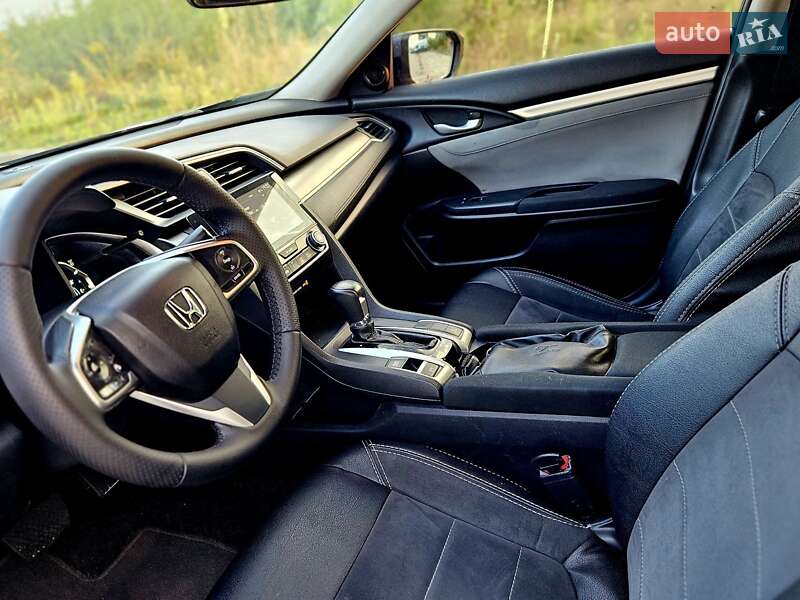 Седан Honda Civic 2017 в Львове