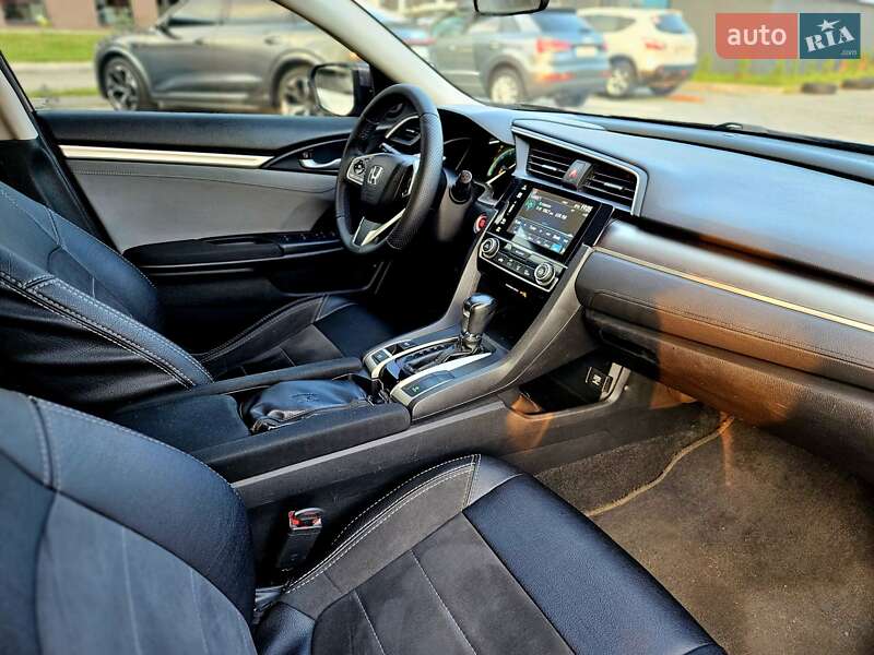 Седан Honda Civic 2017 в Львове