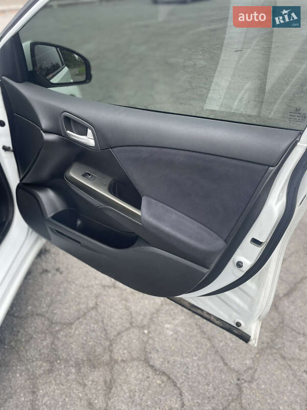 Хэтчбек Honda Civic 2012 в Владимире фото 12 Хэтчбек Honda Civic 2012 в Владимире