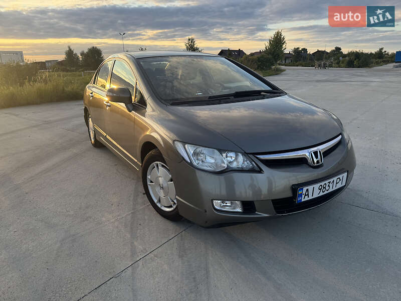 Седан Honda Civic 2006 в Коростене