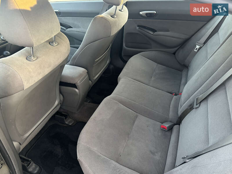 Седан Honda Civic 2006 в Коростене