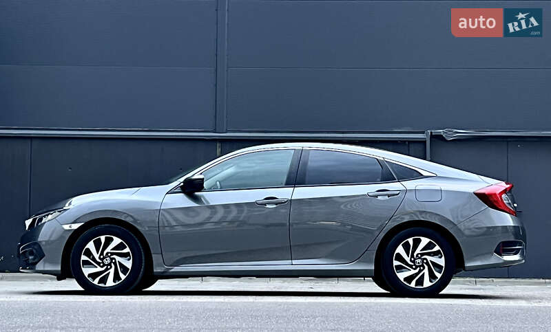 Седан Honda Civic 2018 в Киеве