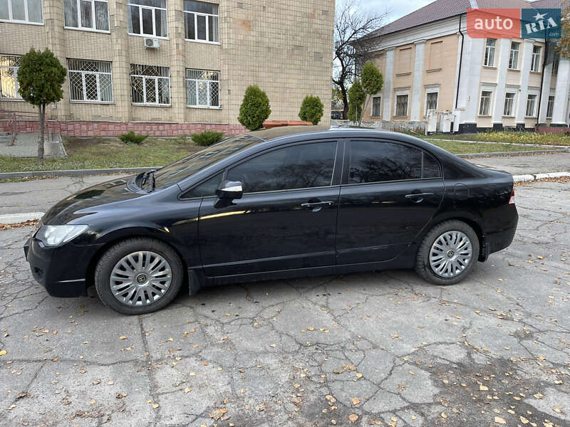 Седан Honda Civic 2006 в Чутовому