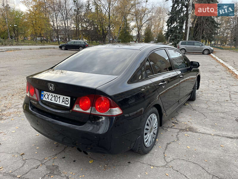 Седан Honda Civic 2006 в Чутовому