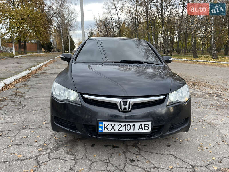 Седан Honda Civic 2006 в Чутовому