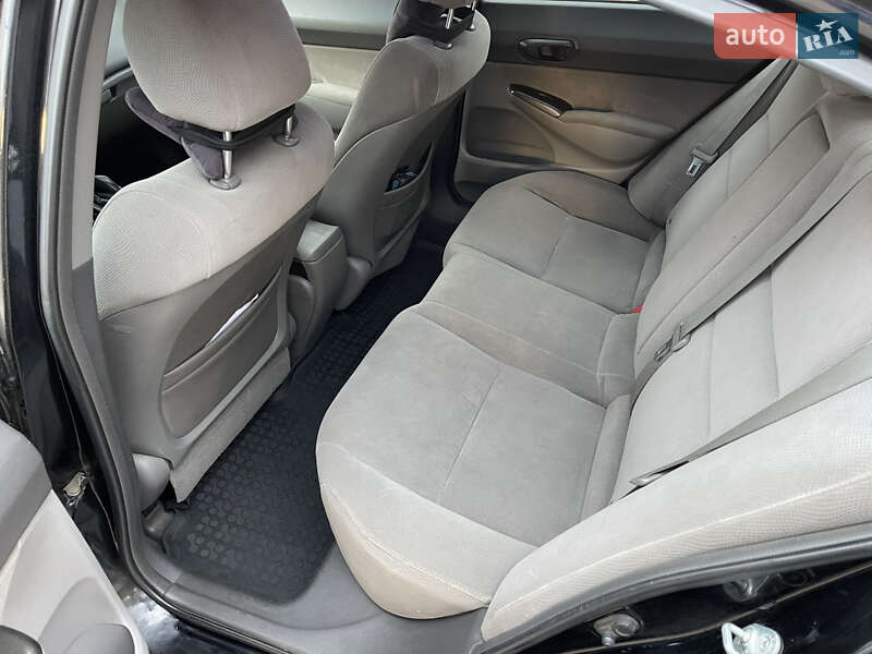 Седан Honda Civic 2006 в Чутовому