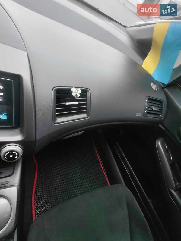 Седан Honda Civic 2008 в Днепре