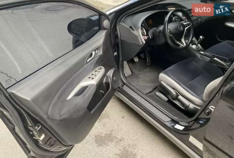 Хэтчбек Honda Civic 2008 в Могилев-Подольске фото 17 Хэтчбек Honda Civic 2008 в Могилев-Подольске