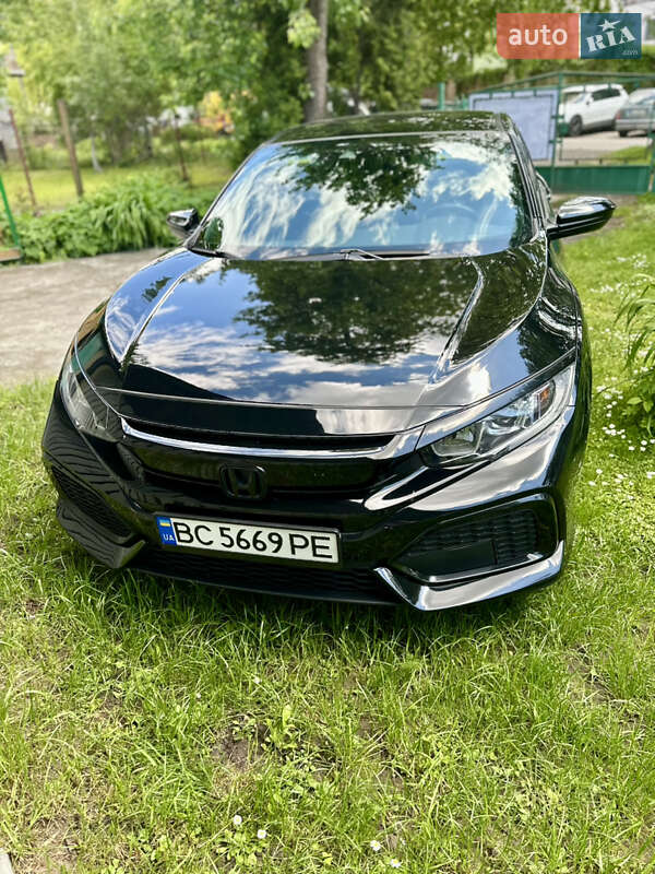 Хэтчбек Honda Civic 2018 в Львове