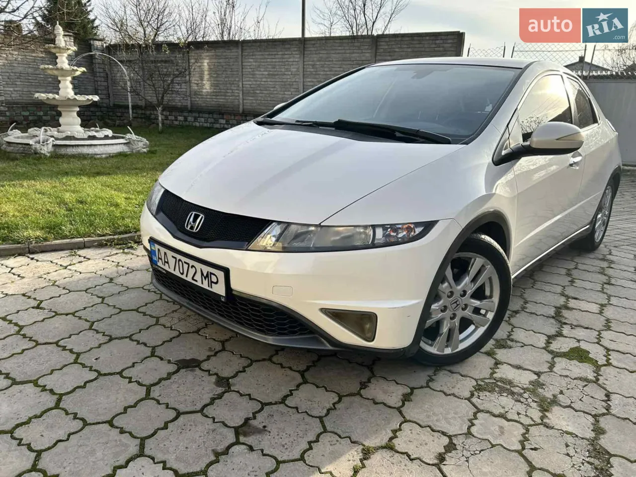 Продам хонду на автоматі!!! ( не робот)
Прекрасний колір  білий перламутир. Другий власник .
Авто в чудовому стані.
Два комплекти гуми.
Реальному покупцю торг біля капоту!