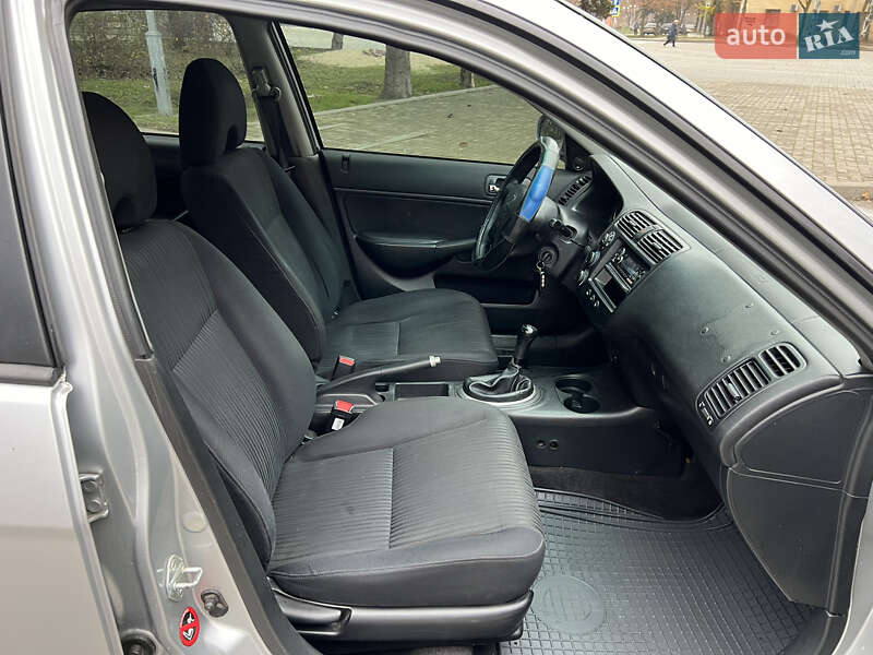 Седан Honda Civic 2003 в Днепре