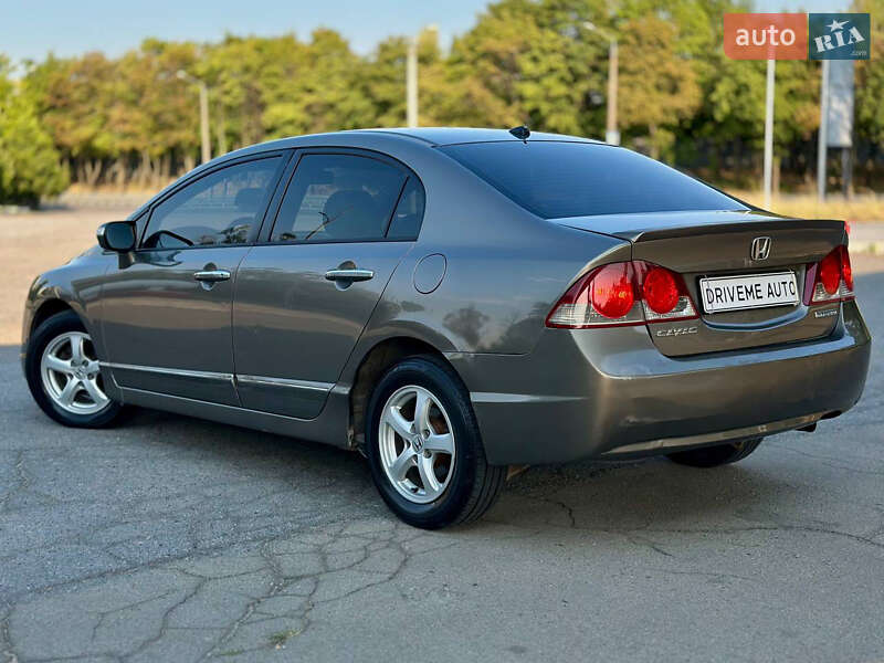 Седан Honda Civic 2006 в Дніпрі